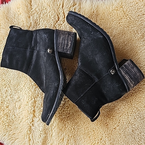 Galibelle Ankle Boots - Picture 2 of 5